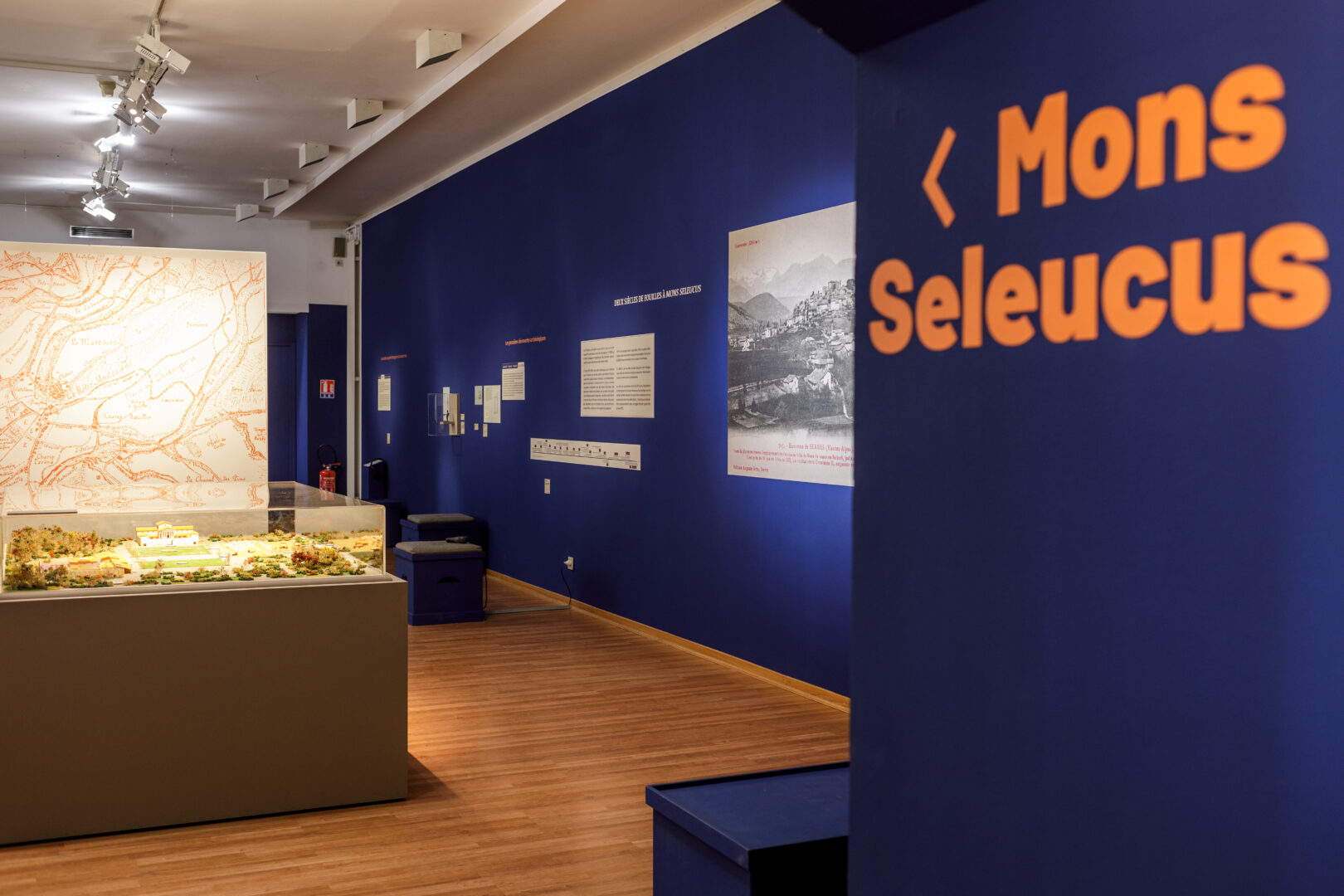 Visite de l'exposition � Mons Seleucus, carrefour divin �