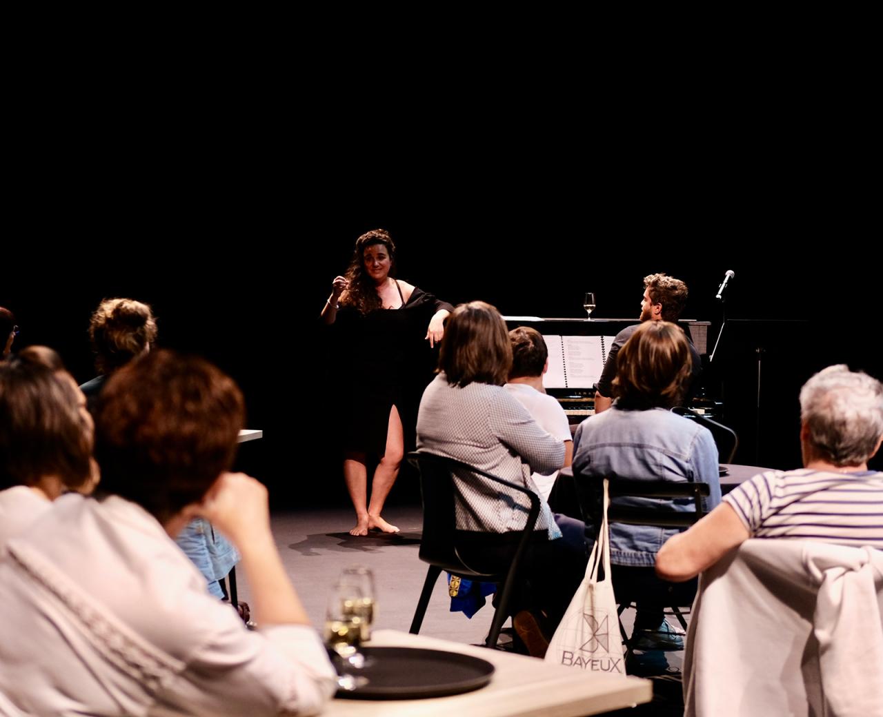 Th��tre : Un Verre � Soi,  par Claire Barrab�s