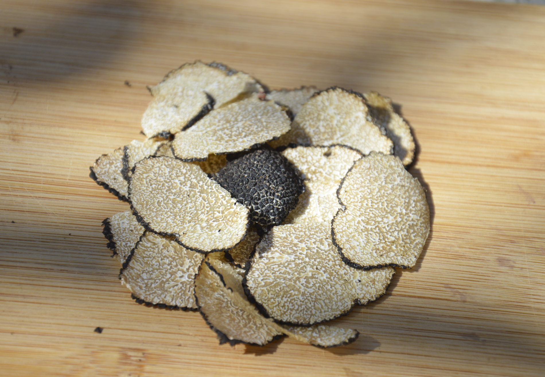 Les ap�ros comtadins : D�gustation prestige avec les truffes d'�t�