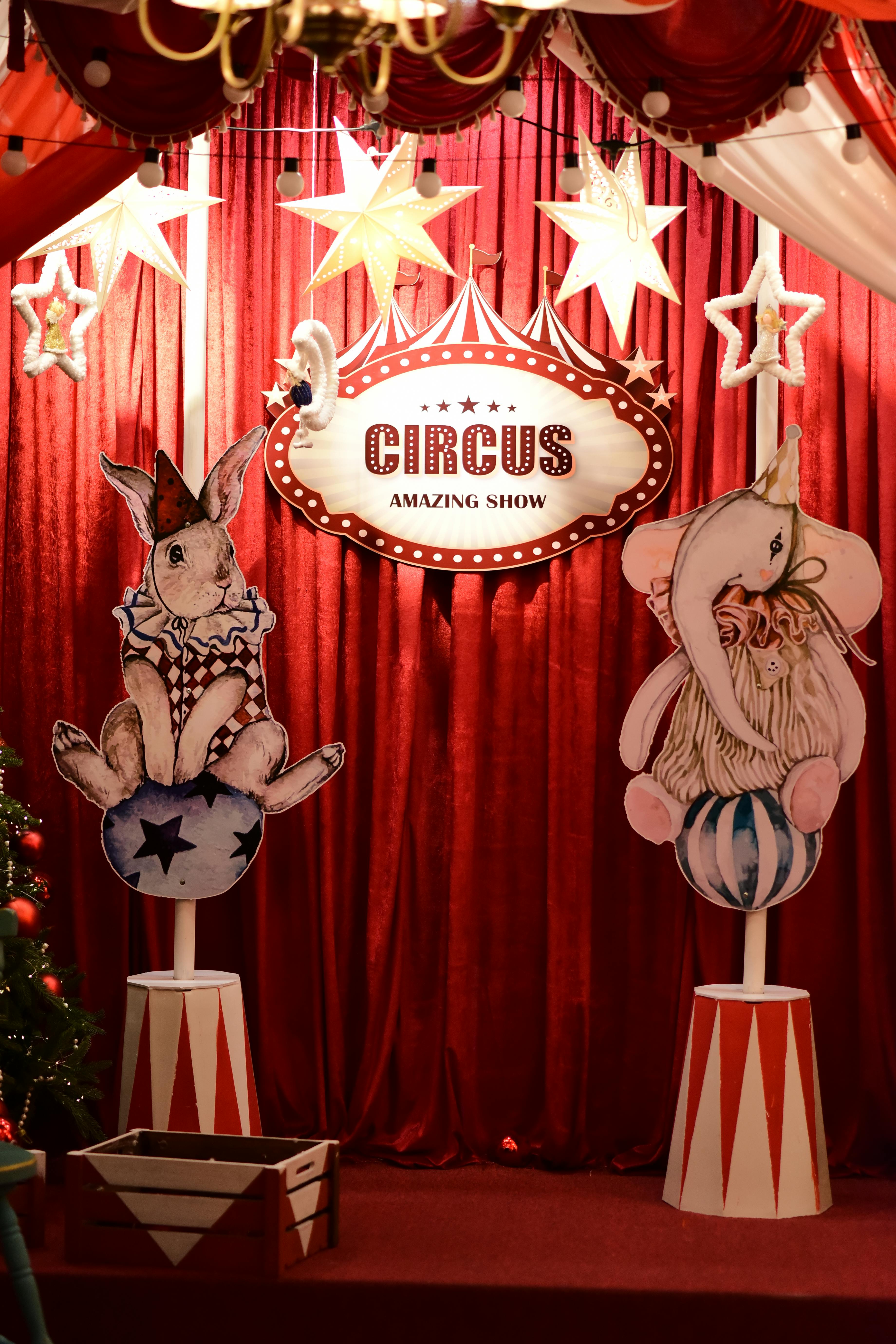 Exposition ��Pompidou Circus'' - Camion mus�e MuMo