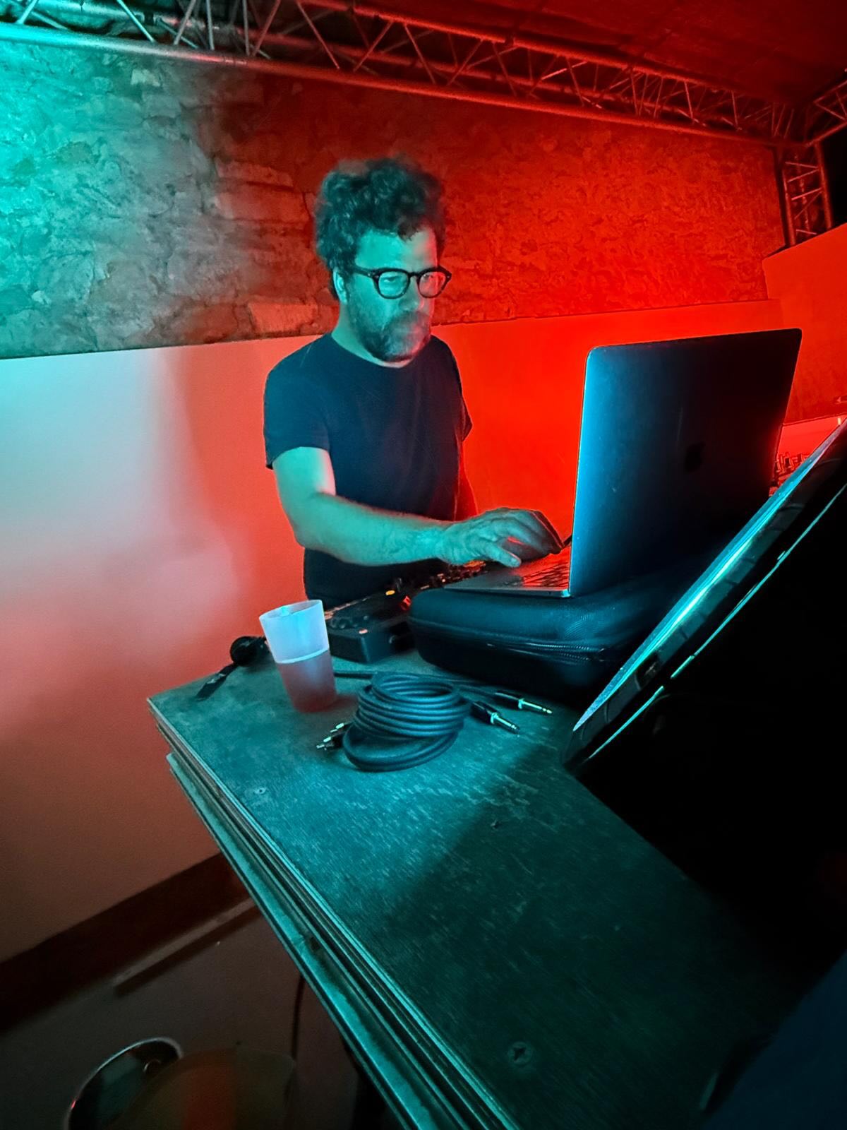 Sc�ne ouverte au Caf� de la Roquette