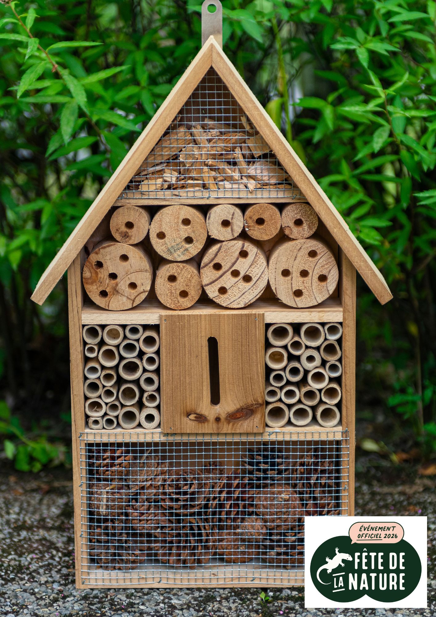 F�te de la nature : atelier de fabrication d'un h�tel � insectes
