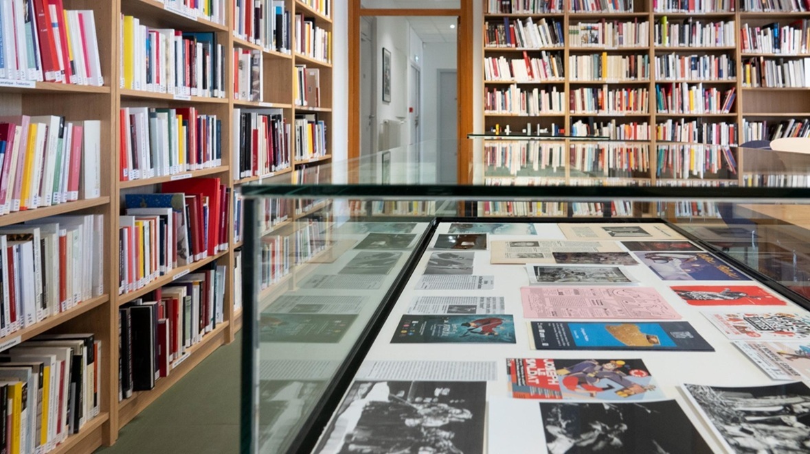 Visite guid�e de l'exposition Que le spectacle commence ! L�Aventure du th��tre jeune public au festival Off Avignon