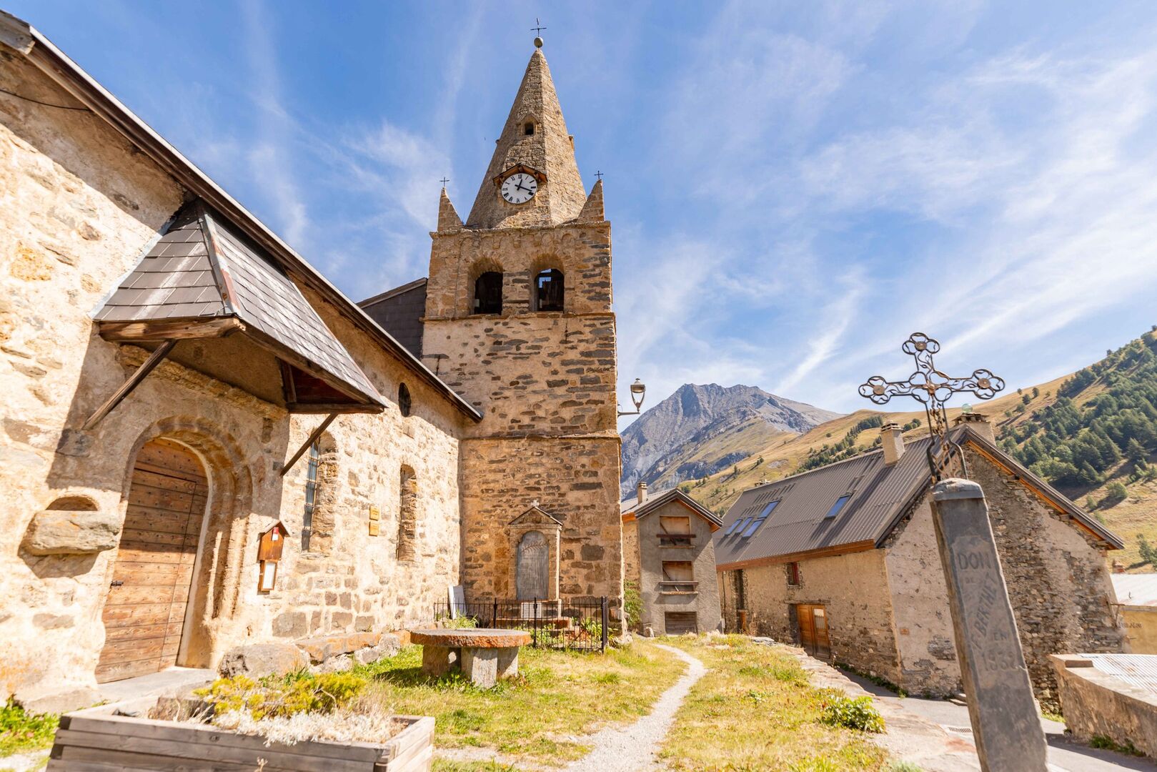 Visites du patrimoine : le village des Hi�res�