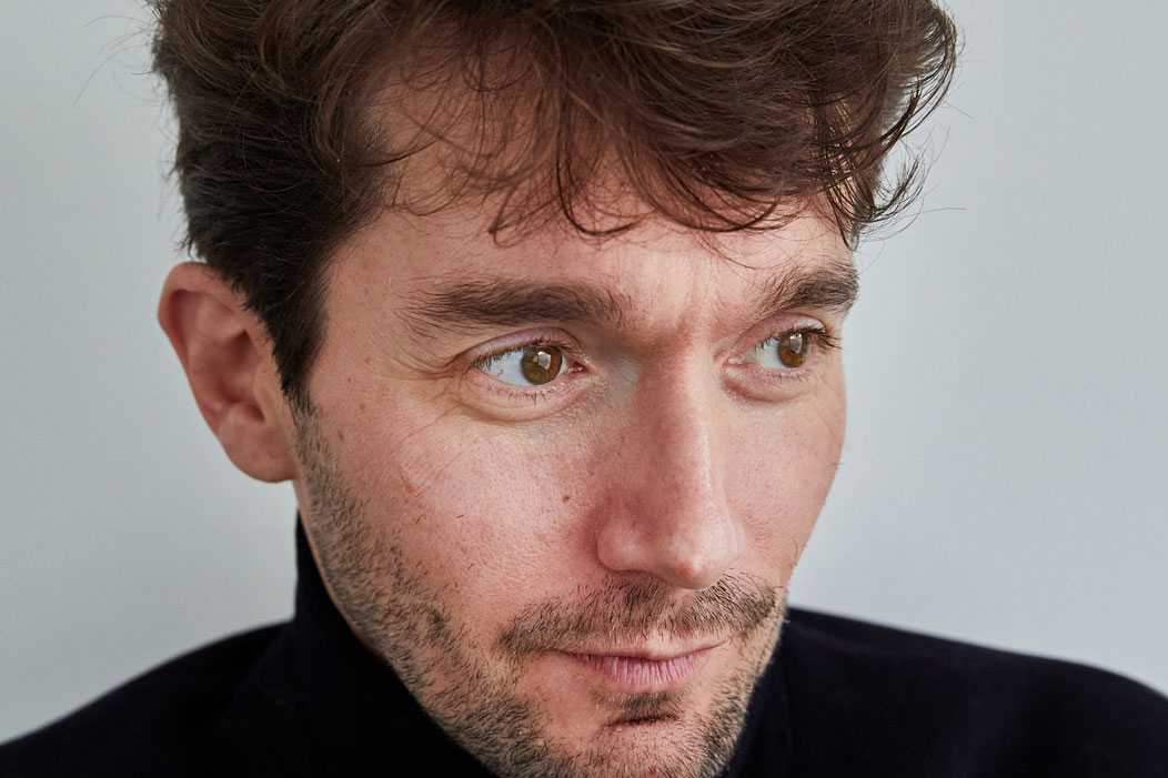 Lecture po�tique de l'ouvrage les chevals morts par son auteur Antoine Mouton
