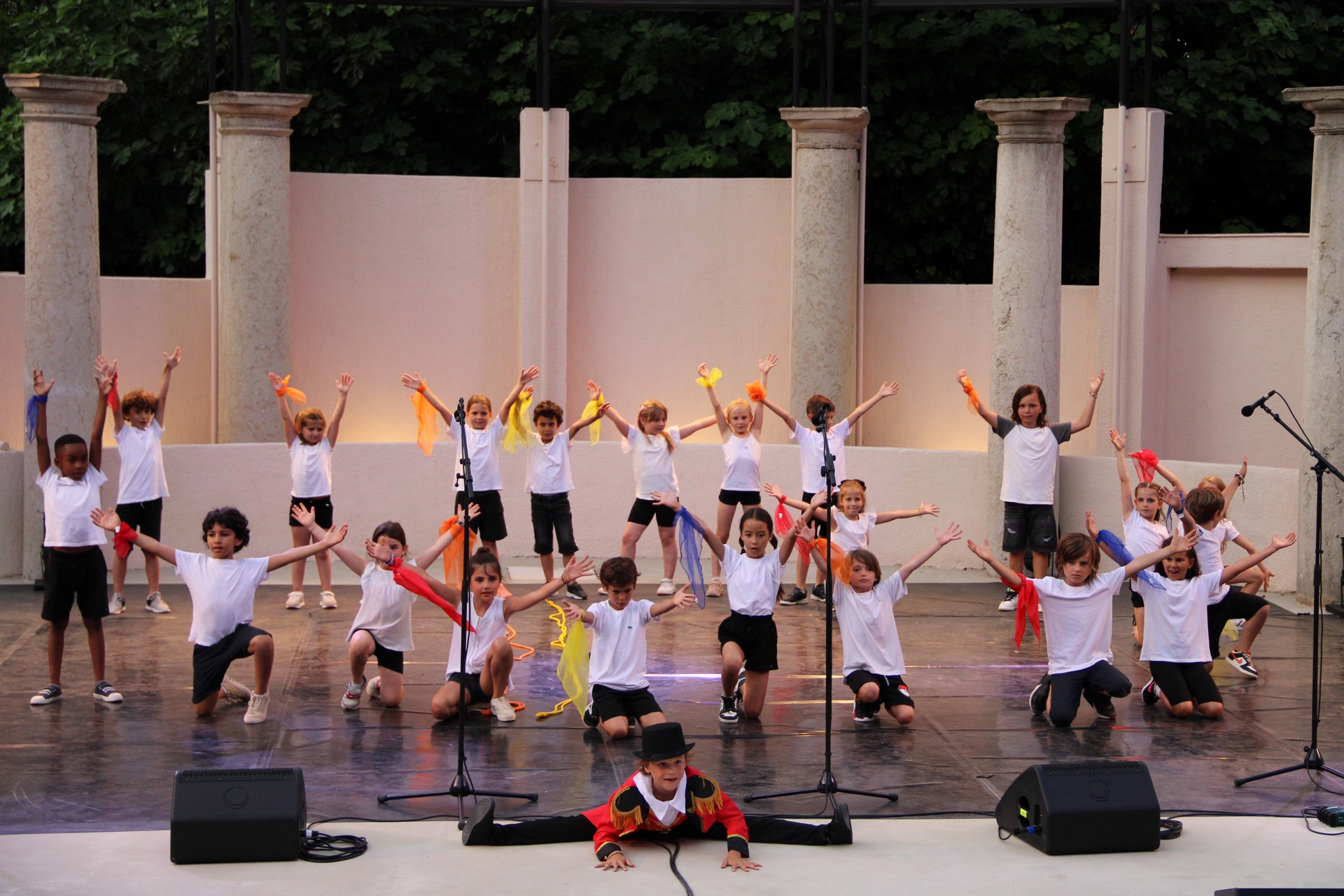 Spectacle de fin d�ann�e de l'Ecole primaire G�rard Philipe.