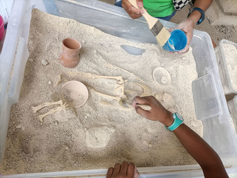 Atelier fouilles : Arch�othanat�os : les pratiques fun�raires du Pal�olithique � l��ge du Bronze