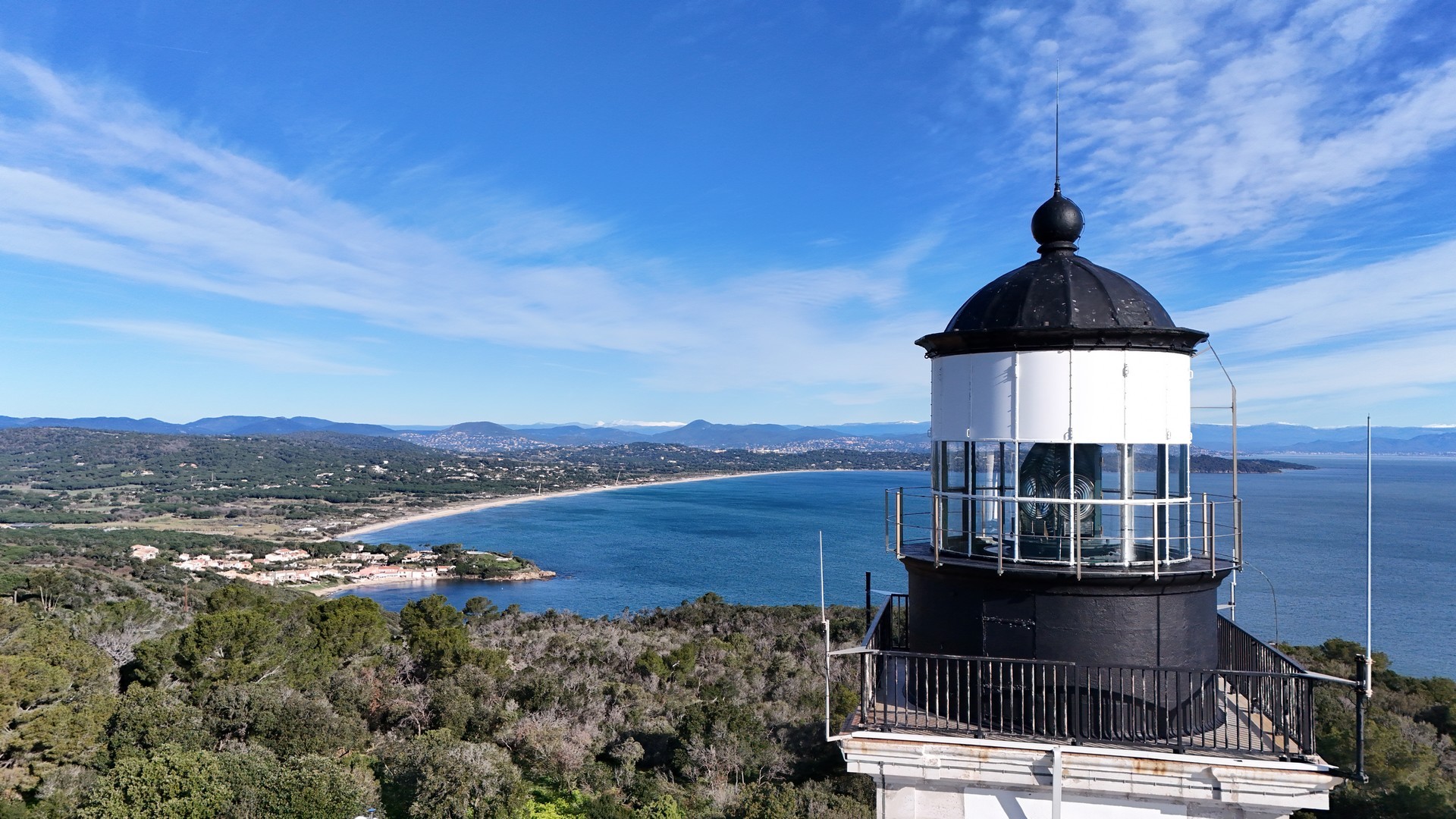 Randonn�e �De la plage de Bonne terrasse au sommet du phare de Camarat�