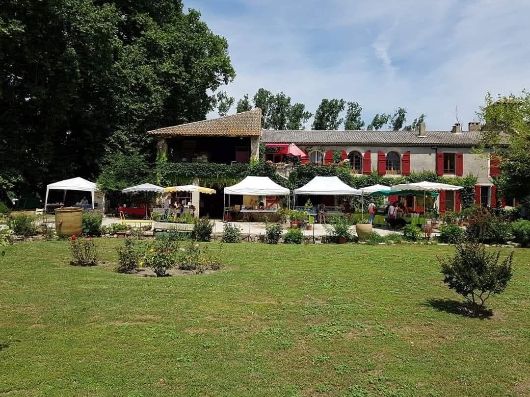 March� � la ferme La Reboule