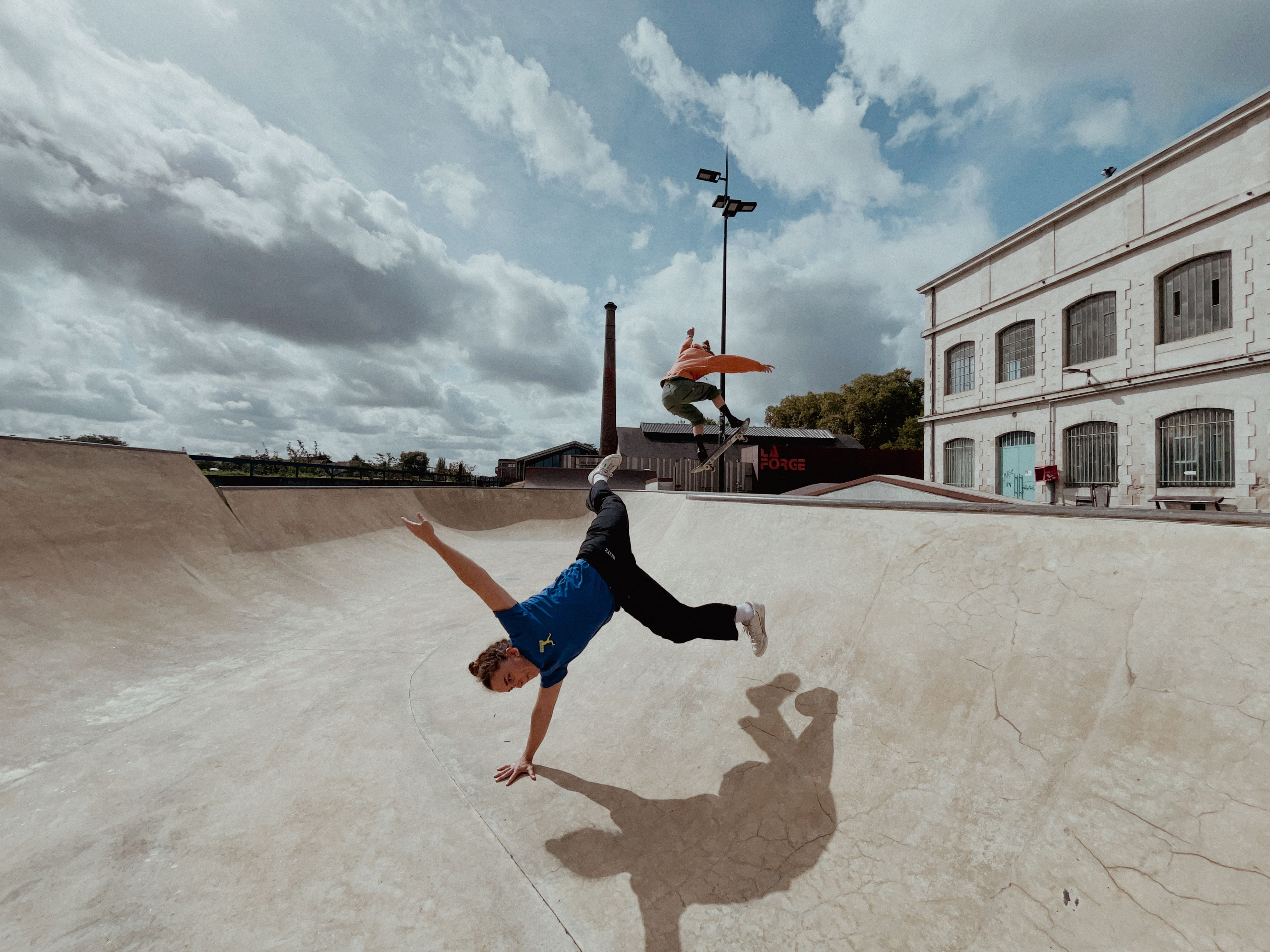 Acorbatie & skateboard - Hyberboles