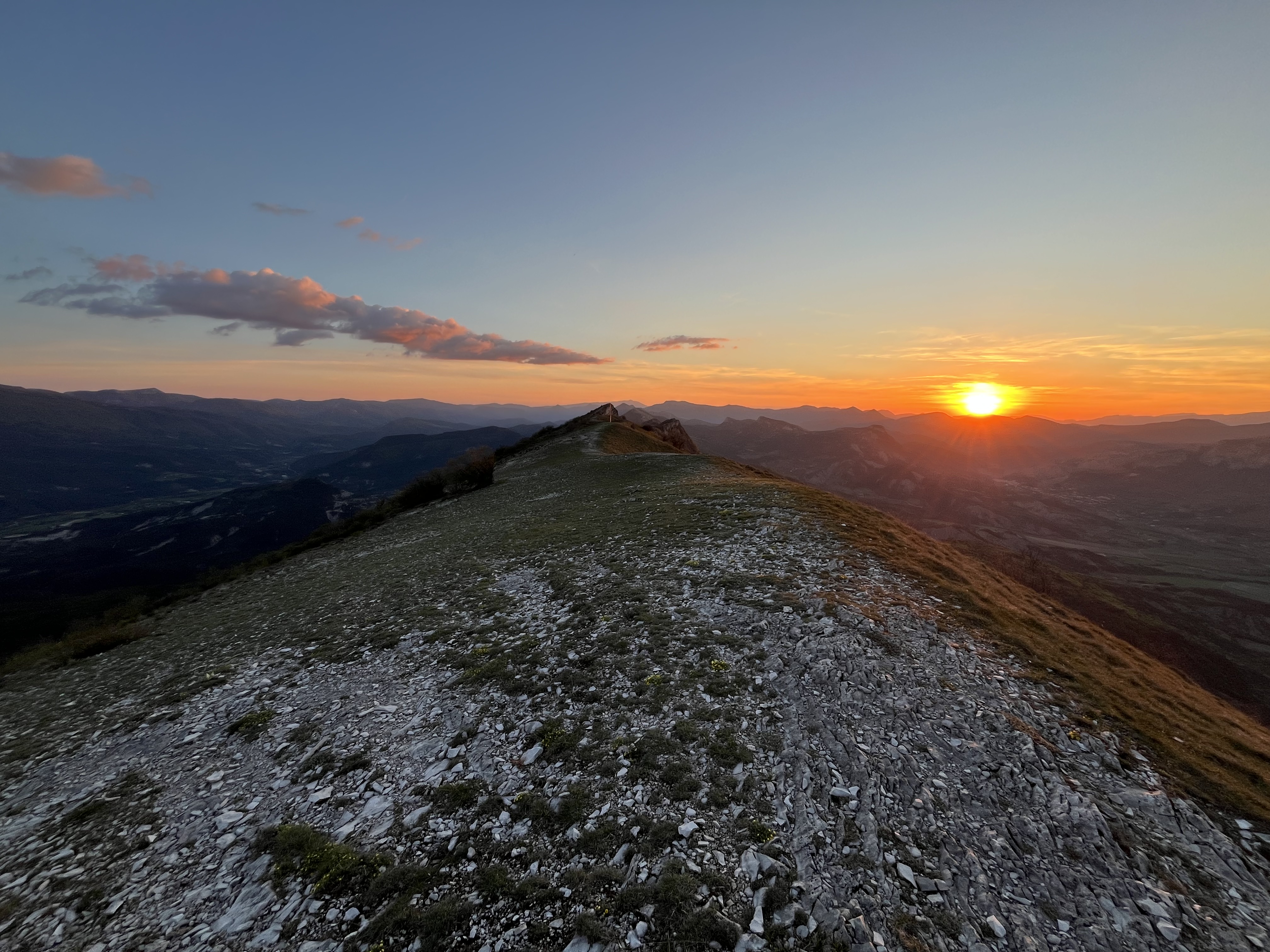 G�o-rando : coucher de soleil et pleine lune sur la cr�te de G�che - Autres Versants
