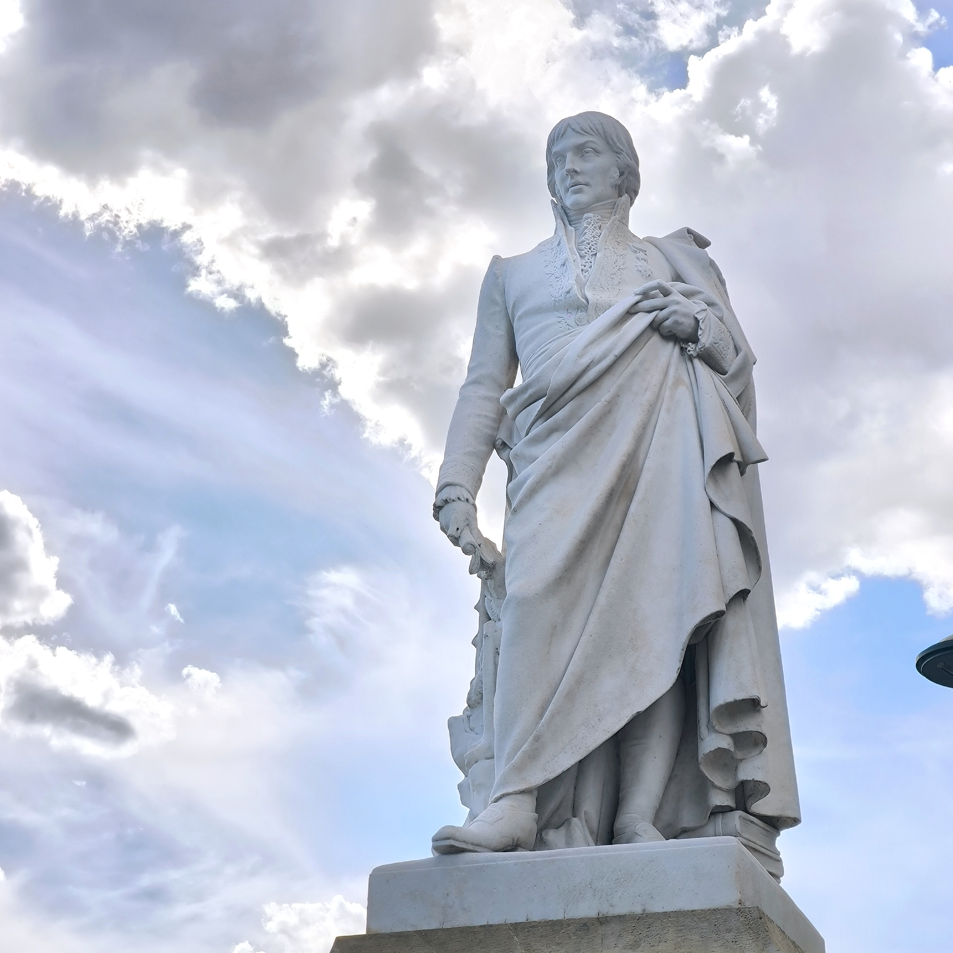 commentaire autour de la sculpture de Ladoucette