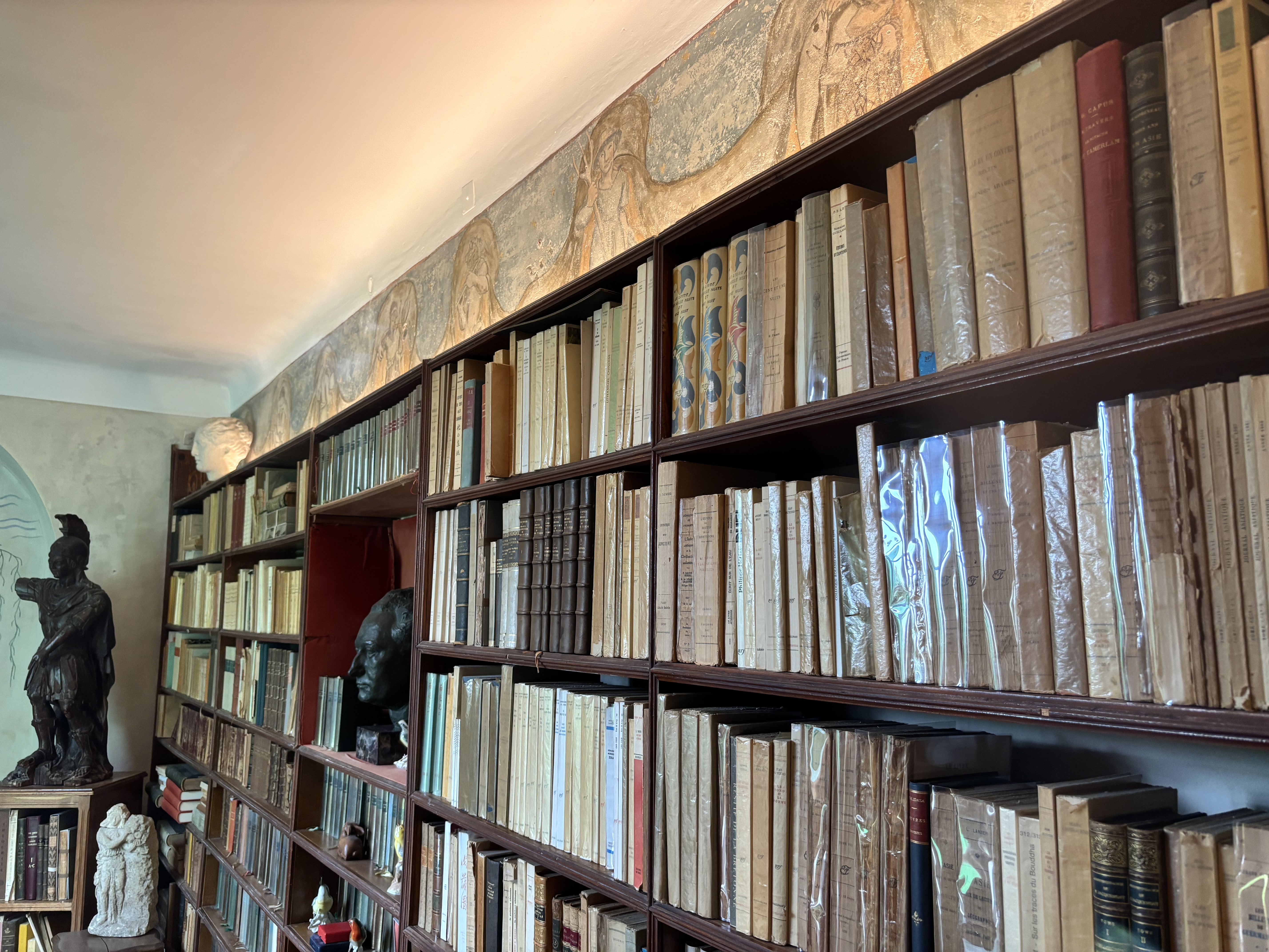 Visite guid�e th�matique du Para�s de Jean Giono,�La biblioth�que de l��crivain�: d�une curiosit� � l�autre