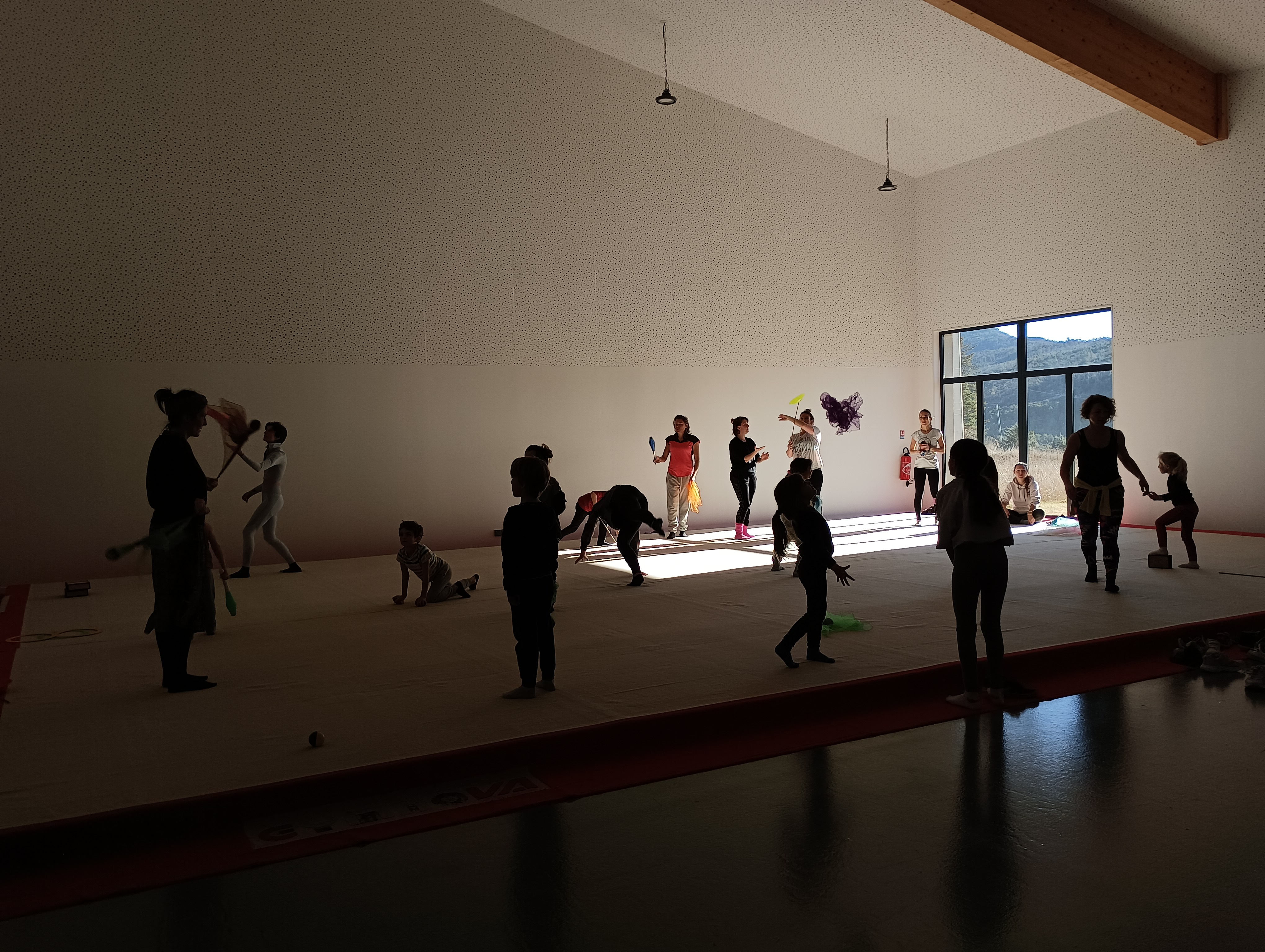 Atelier parentalit� et cirque avec le Collectif 