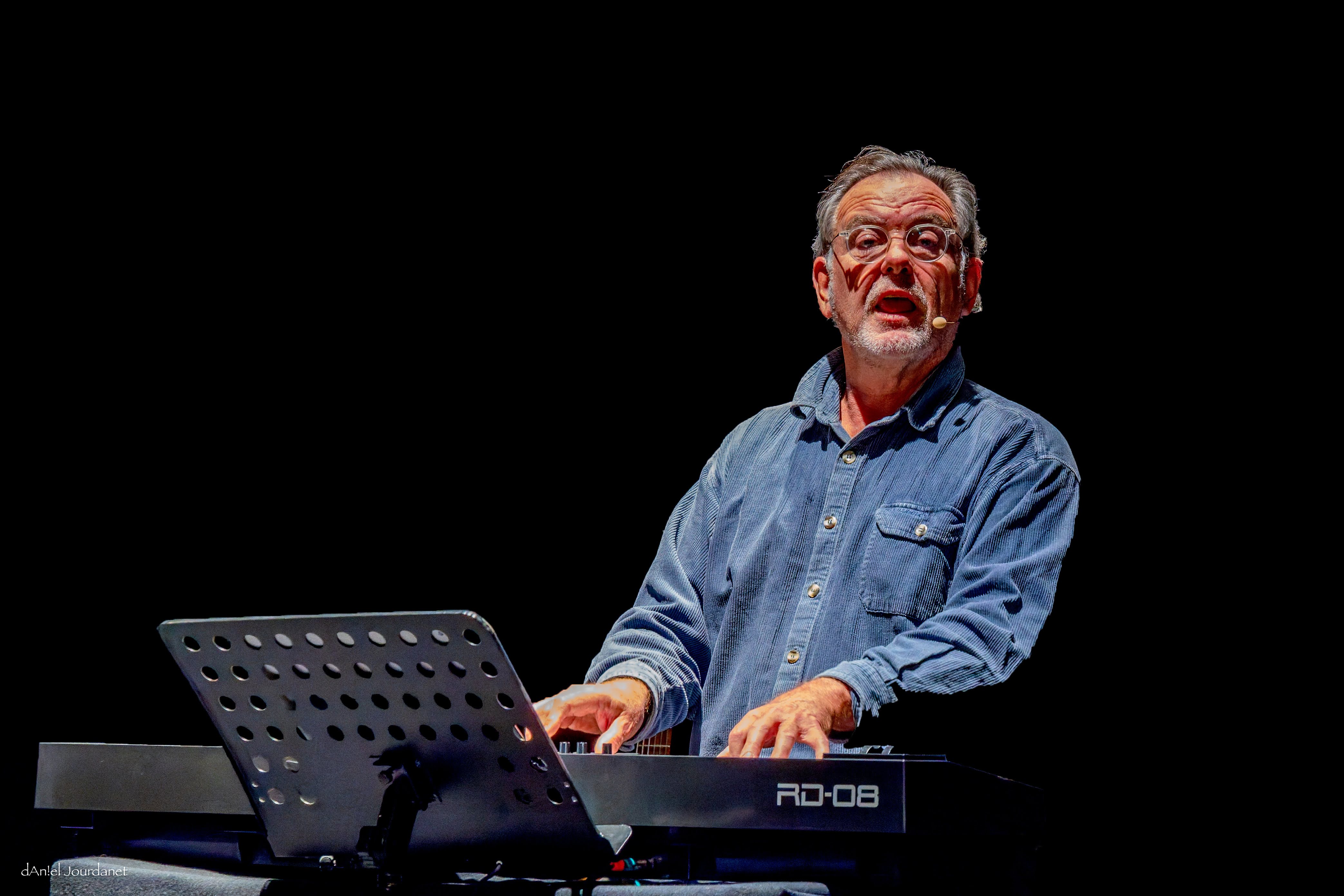 Montlaux, march� de producteurs en musique