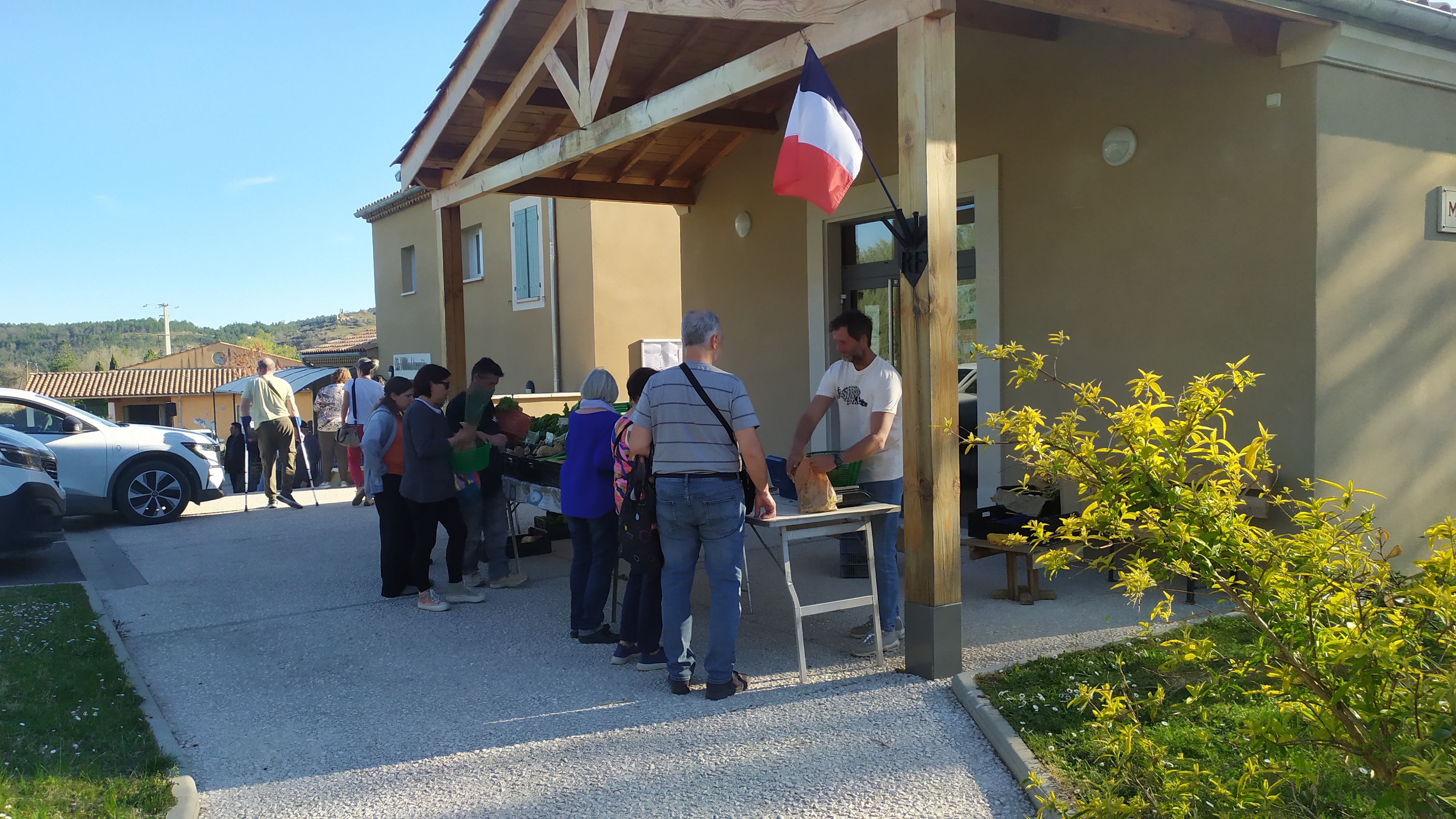 Montlaux March� de producteurs